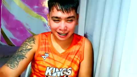 Snapshot of iconic_vince chatting on October 2025 01:32:01 PM iconic_vince online show from October 2025 01:32:01 PM