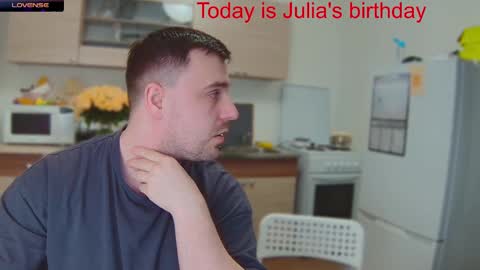 Snapshot of ihavepaws33 chatting on January 2025 06:34:02 PM Julia and Mira online show from January 2025 06:34:02 PM