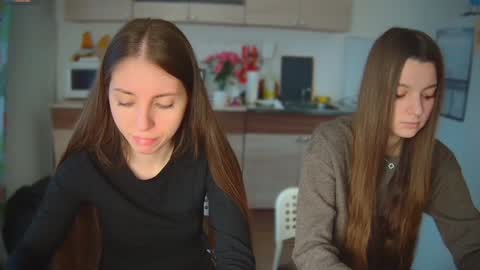 Snapshot of ihavepaws33 chatting on February 2025 01:08:02 PM Julia and Mira online show from February 2025 01:08:02 PM