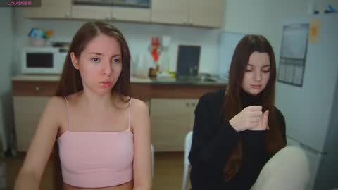 Snapshot of ihavepaws33 chatting on February 2025 04:21:01 PM Julia and Mira online show from February 2025 04:21:01 PM