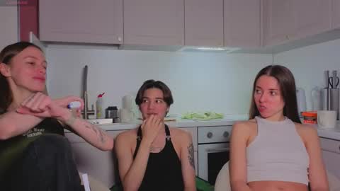 Julia and Mira online show from November 2025 10:17:02 AM