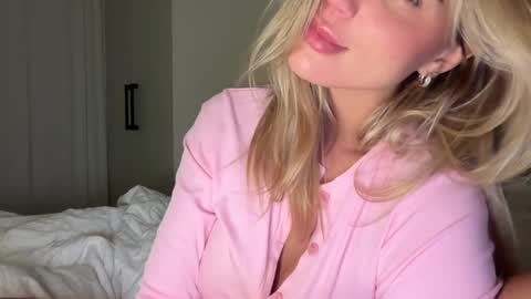 Snapshot of iiivy_ chatting on December 2024 05:40:01 AM Ivy online show from December 2024 05:40:01 AM