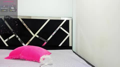 Isabella online show from November 2025 12:49:02 PM