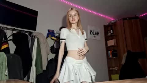 ShyLuna online show from February 2026 07:13:02 AM