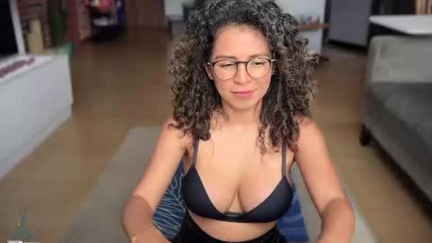 Snapshot of illaroom chatting on January 2025 07:10:02 PM Kloe online show from January 2025 07:10:02 PM