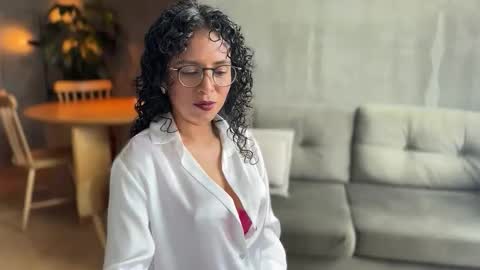 Snapshot of illaroom chatting on September 2025 07:03:02 PM Kloe online show from September 2025 07:03:02 PM