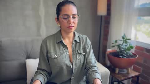 Snapshot of illaroom chatting on October 2025 07:58:02 PM Kloe online show from October 2025 07:58:02 PM