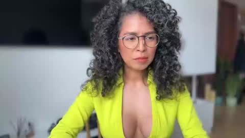 Kloe online show from November 2025 06:45:01 PM