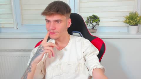 Snapshot of illusions888 chatting on December 2024 01:06:01 PM D-Illusion online show from December 2024 01:06:01 PM