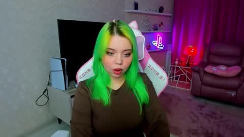 Roxy online show from October 2025 07:48:02 PM