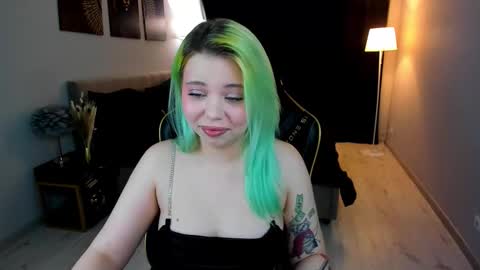 Roxy online show from November 2025 06:40:02 PM