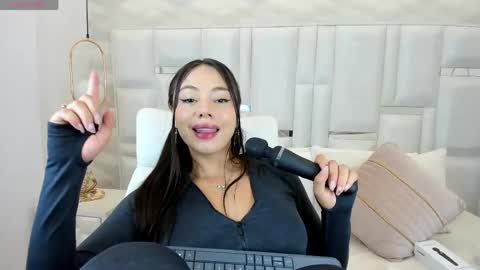 Snapshot of im_ximena chatting on April 2026 10:21:02 PM Xime online show from April 2026 10:21:02 PM