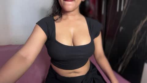Snapshot of imlovelyrose chatting on June 2026 08:33:02 AM ROSE online show from June 2026 08:33:02 AM