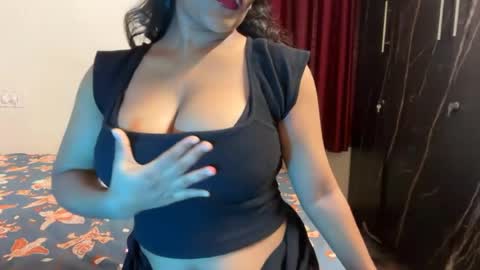 Snapshot of imlovelyrose chatting on July 2026 01:03:01 PM ROSE online show from July 2026 01:03:01 PM