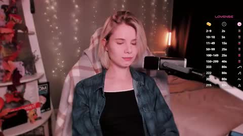 Mia online show from November 2025 08:35:02 AM