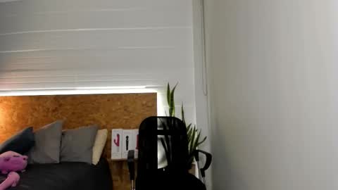 Angel online show from March 2026 02:04:02 AM