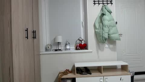 Della online show from February 2026 07:01:02 PM