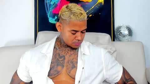 Snapshot of independent_project chatting on November 2025 01:19:01 AM Jacobo online show from November 2025 01:19:01 AM