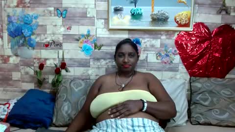 Snapshot of indianblue3 chatting on February 2025 10:43:02 AM tracy online show from February 2025 10:43:02 AM