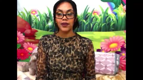 Lia online show from November 2025 04:05:01 PM