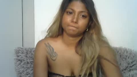 indianqtpie6 online show from November 2025 06:34:01 AM