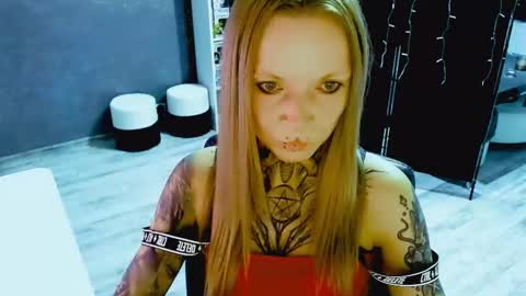 Snapshot of inesdesire chatting on October 2025 05:43:01 PM InesDesire online show from October 2025 05:43:01 PM