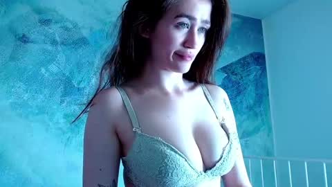 Lina online show from April 2026 07:58:02 PM