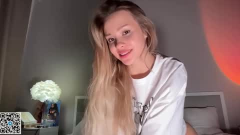 Snapshot of inspiration_in_frame chatting on November 2025 09:21:02 PM Sully and Kate online show from November 2025 09:21:02 PM