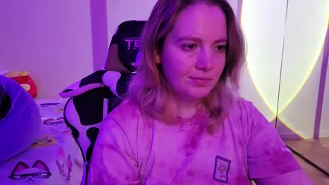 Faye online show from October 2025 03:40:02 AM