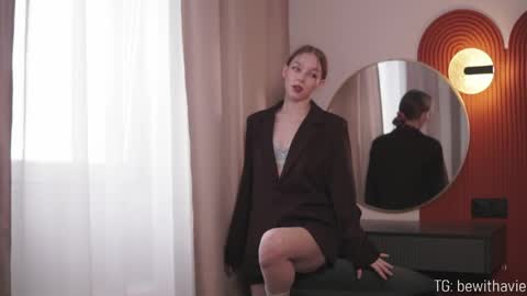 Avie online show from March 2026 01:33:01 PM