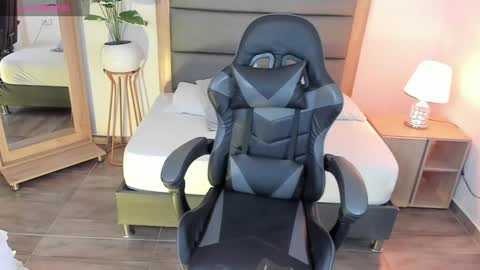 Irantzu online show from February 2025 12:32:01 PM