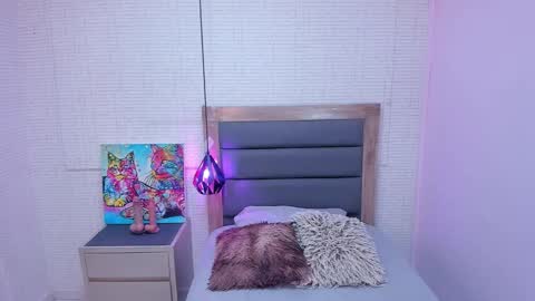  I R E N N E online show from March 2026 12:44:01 PM