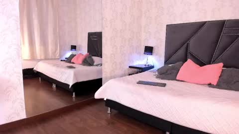 Snapshot of iris_bells chatting on September 2025 05:58:01 PM Queen Iris online show from September 2025 05:58:01 PM