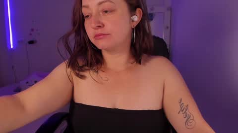 Snapshot of iris_marroquin chatting on December 2024 03:01:01 PM natalia online show from December 2024 03:01:01 PM