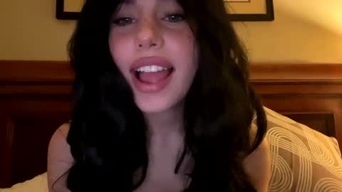 irisbabyyyyyyy online show from April 2026 05:18:02 AM