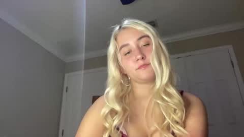 Snapshot of irispink1 chatting on December 2025 11:31:01 PM Irispink1 online show from December 2025 11:31:01 PM