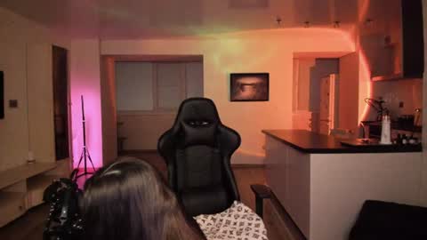 irisskiss online show from June 2026 07:48:01 PM