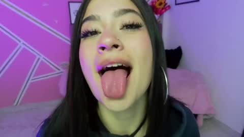 Snapshot of isa__rodriguez chatting on May 2026 01:06:01 PM isa__rodriguez online show from May 2026 01:06:01 PM