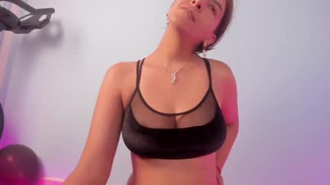 Isabella online show from March 2025 06:32:01 PM