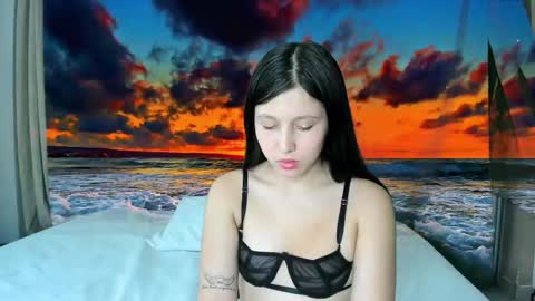 Isa and Leo online show from November 2025 08:45:01 PM