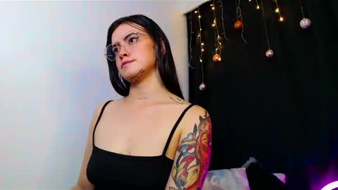 Snapshot of isa_maiden_ chatting on December 2024 08:04:02 AM online show from December 2024 08:04:02 AM