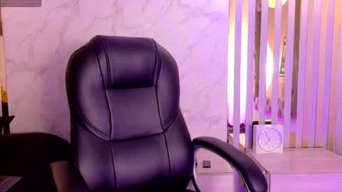 Snapshot of isaa_lopez chatting on May 2026 07:22:02 PM Isa online show from May 2026 07:22:02 PM
