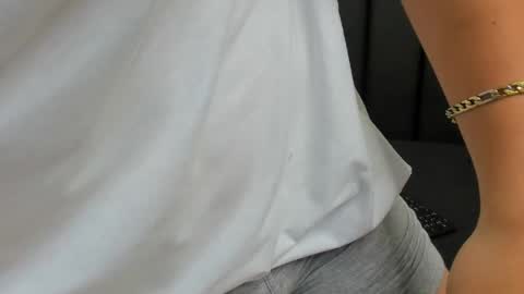 Snapshot of isaac_cryston chatting on February 2025 06:13:02 PM isaac_cryston online show from February 2025 06:13:02 PM