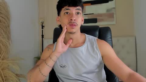 Snapshot of isaac_cryston chatting on November 2025 08:42:02 PM isaac_cryston online show from November 2025 08:42:02 PM