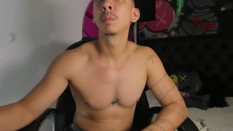 Snapshot of isaac_cryston chatting on November 2025 09:48:02 PM isaac_cryston online show from November 2025 09:48:02 PM