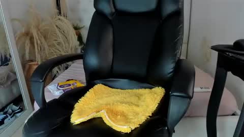 isaac_cryston online show from February 2026 09:22:02 PM