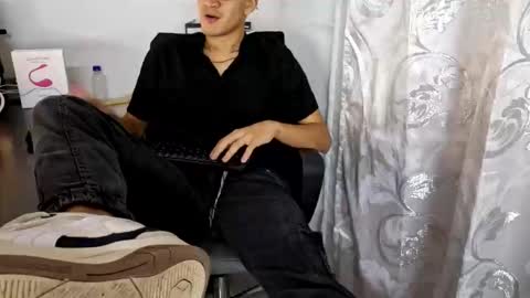 Isaac online show from October 2025 04:45:02 AM