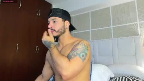 Snapshot of isaacs11 chatting on August 2026 11:34:02 AM Isaac Surez online show from August 2026 11:34:02 AM