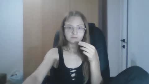 Snapshot of isabel_loveee chatting on September 2025 08:14:01 PM isabel_loveee online show from September 2025 08:14:01 PM