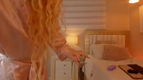 isabela__x online show from June 2026 11:32:01 AM